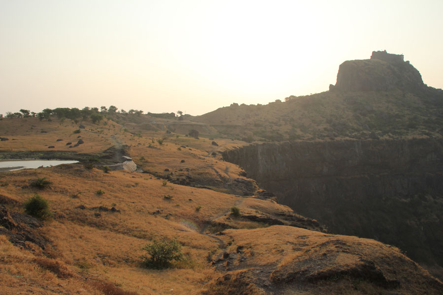 Point de vue à partir du sommet de la formation géologique Anubhuti. Champaner, Gujarat